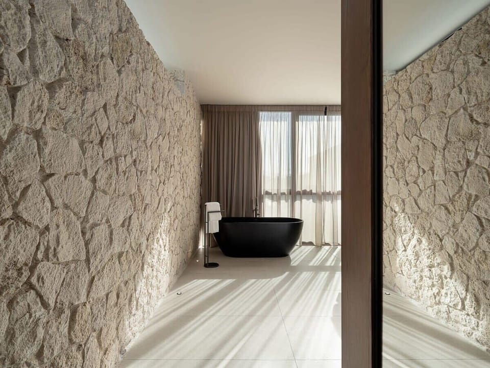 Regal Bathing Experience Evoking Timeless Elegance