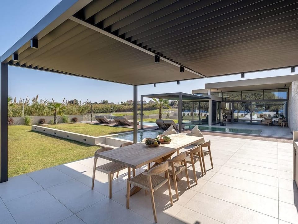 Poolside Dining Experience