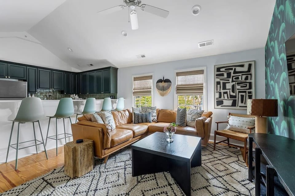 Spacious living room with plenty of seating for your group 