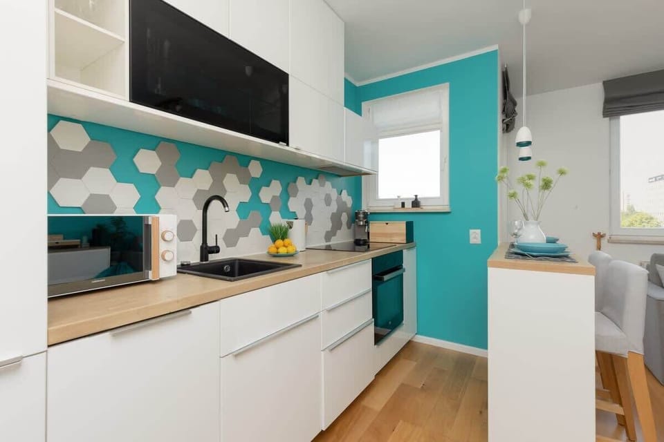 Fully equipped kitchenette. 