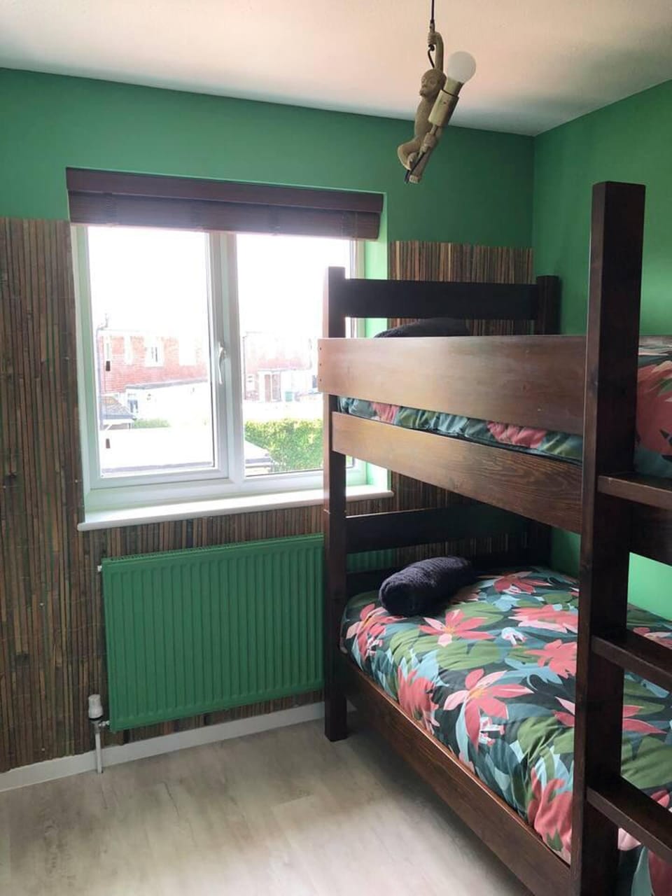 House | 3 bedrooms, premium bedding, iron/ironing board, free WiFi