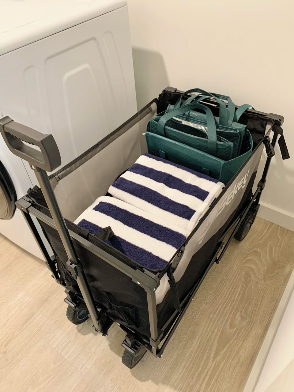 Host provides you pool towels, beverage cool bags and rolling wagon for the pool