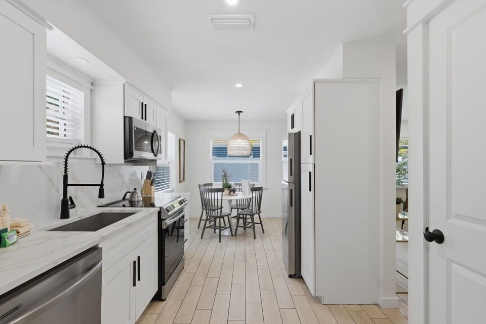 kitchen/dining area