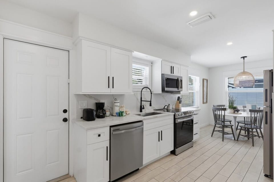 kitchen/dining area
