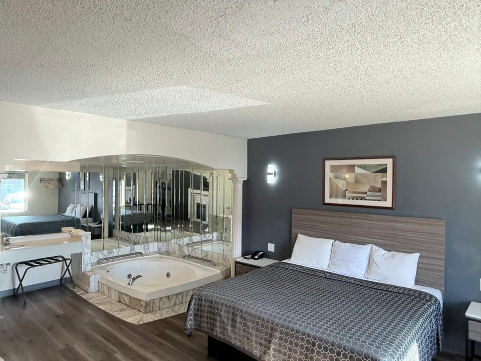 Elite Single Room | Desk, free WiFi, bed sheets