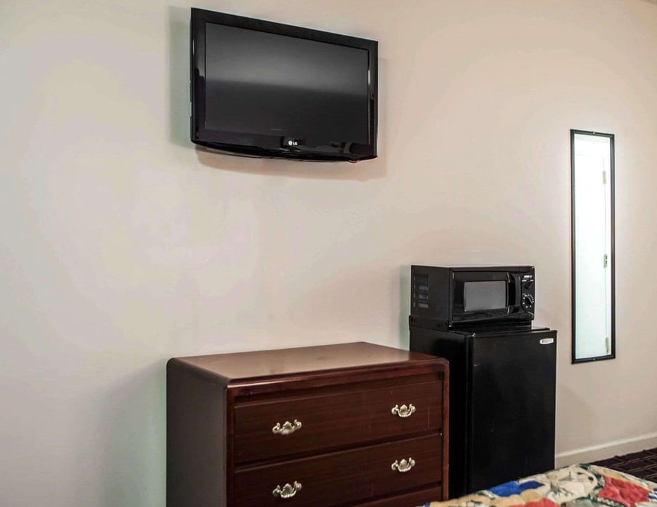 40-inch flat-screen TV with cable channels