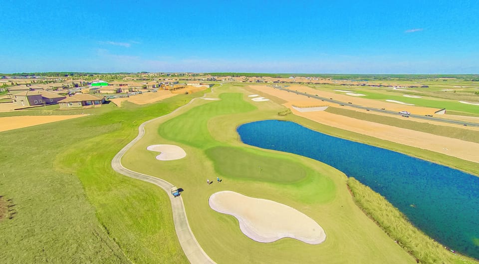 Golf course nearby!