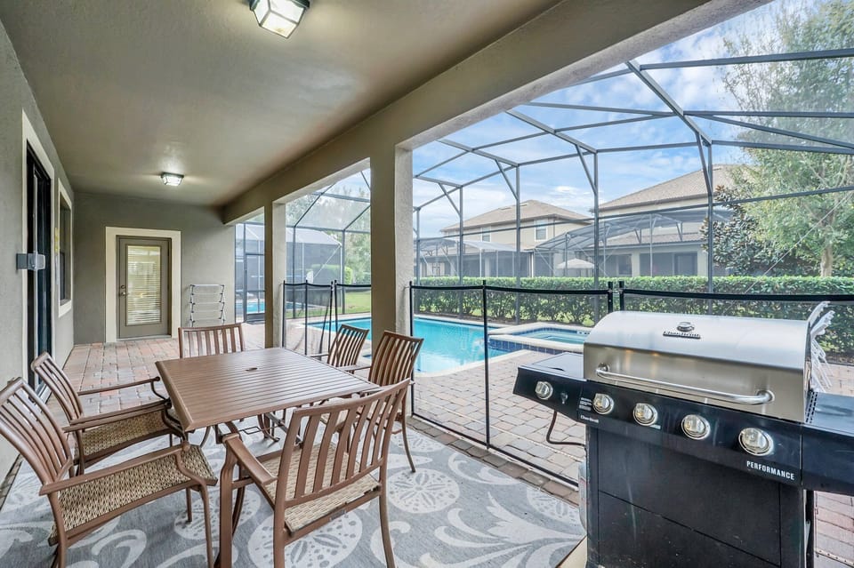Dine alfresco or Barbecue poolside.