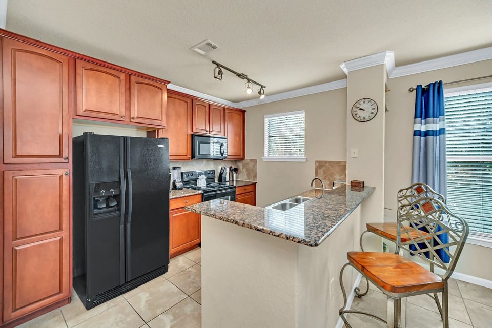 Another angle of the kitchen showing generous counter space, making it great for cooking and entertaining.