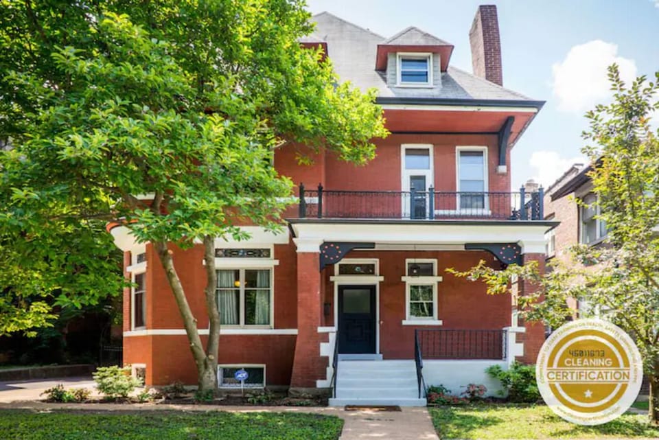 Welcome to our charming and historic home in Shaw!