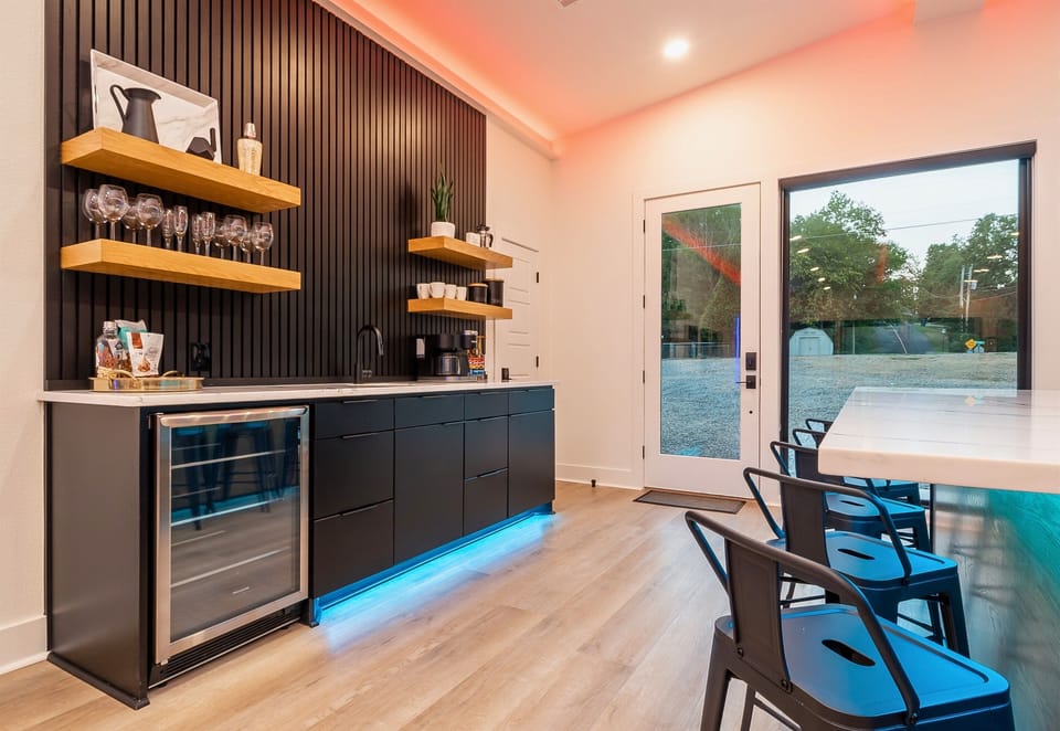 [Kitchen] Utilize the Mini Fridge and Glassware for a Dinner Party you'll Never Forget!