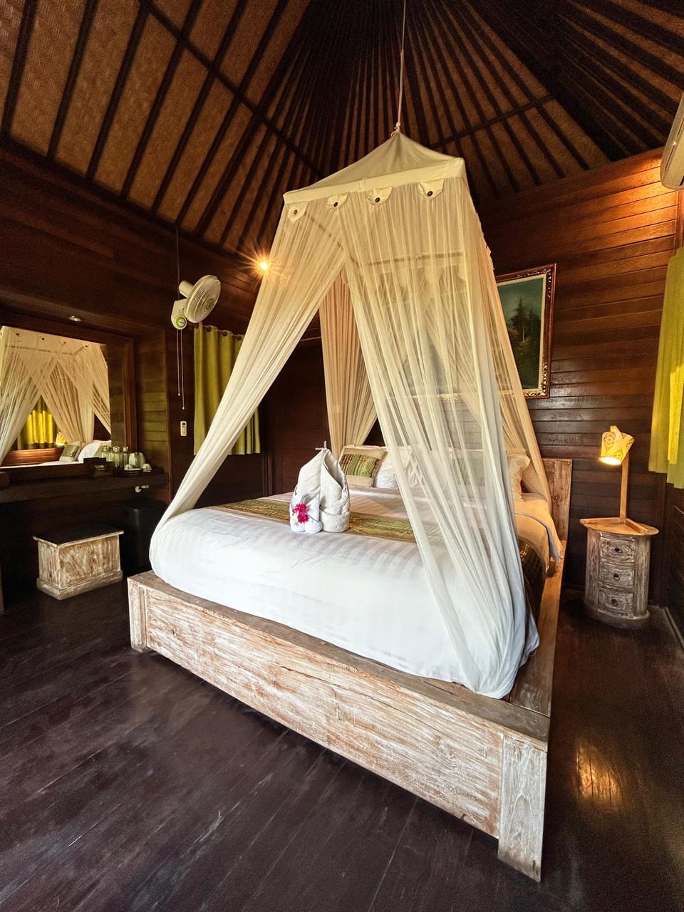 Comfort Cabin, 1 King Bed, Garden View | Pillowtop beds, minibar, in-room safe, desk