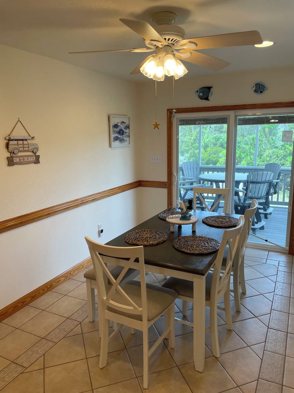 The lovely dinning room for a more formal family dinner!