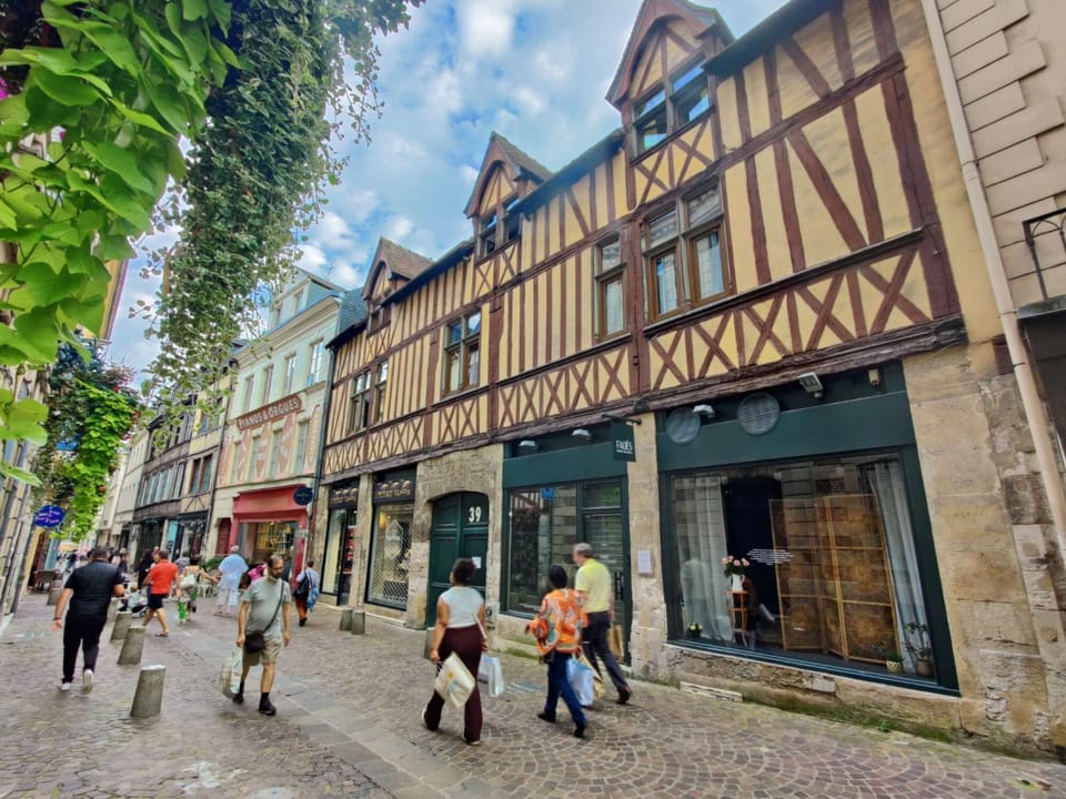 La Venelle Saint-Nicolas - Building Facade (street side, pedestrian)