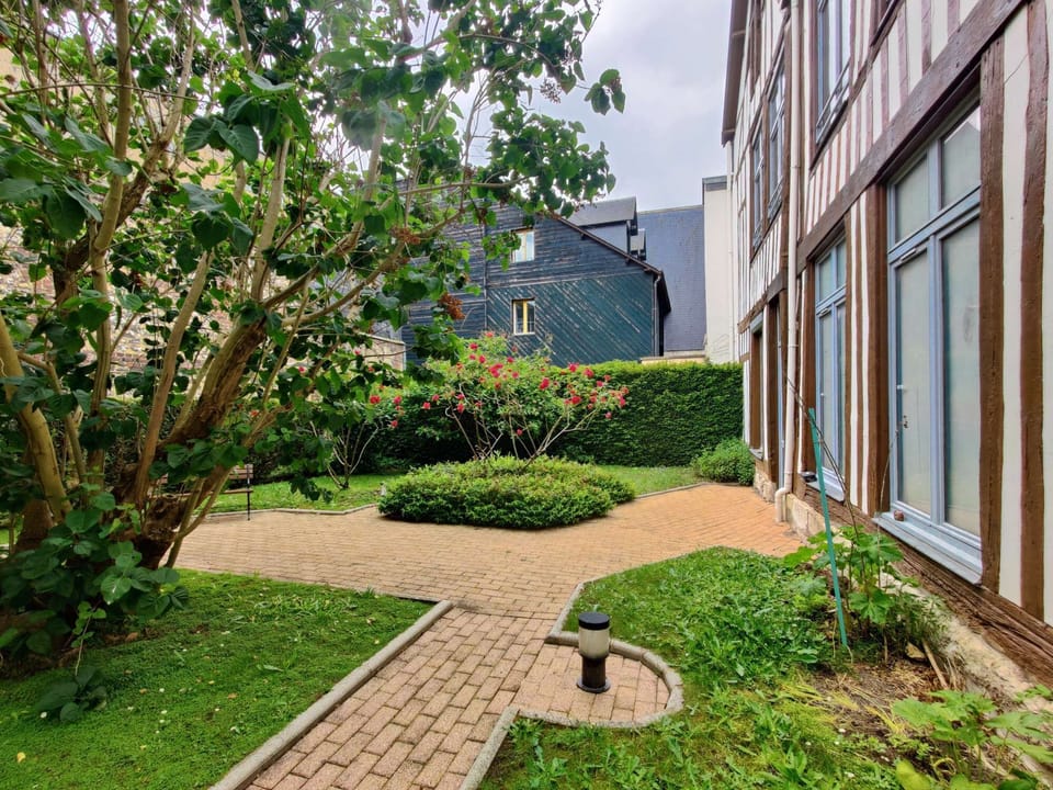 La Venelle Saint-Nicolas - Property shared garden