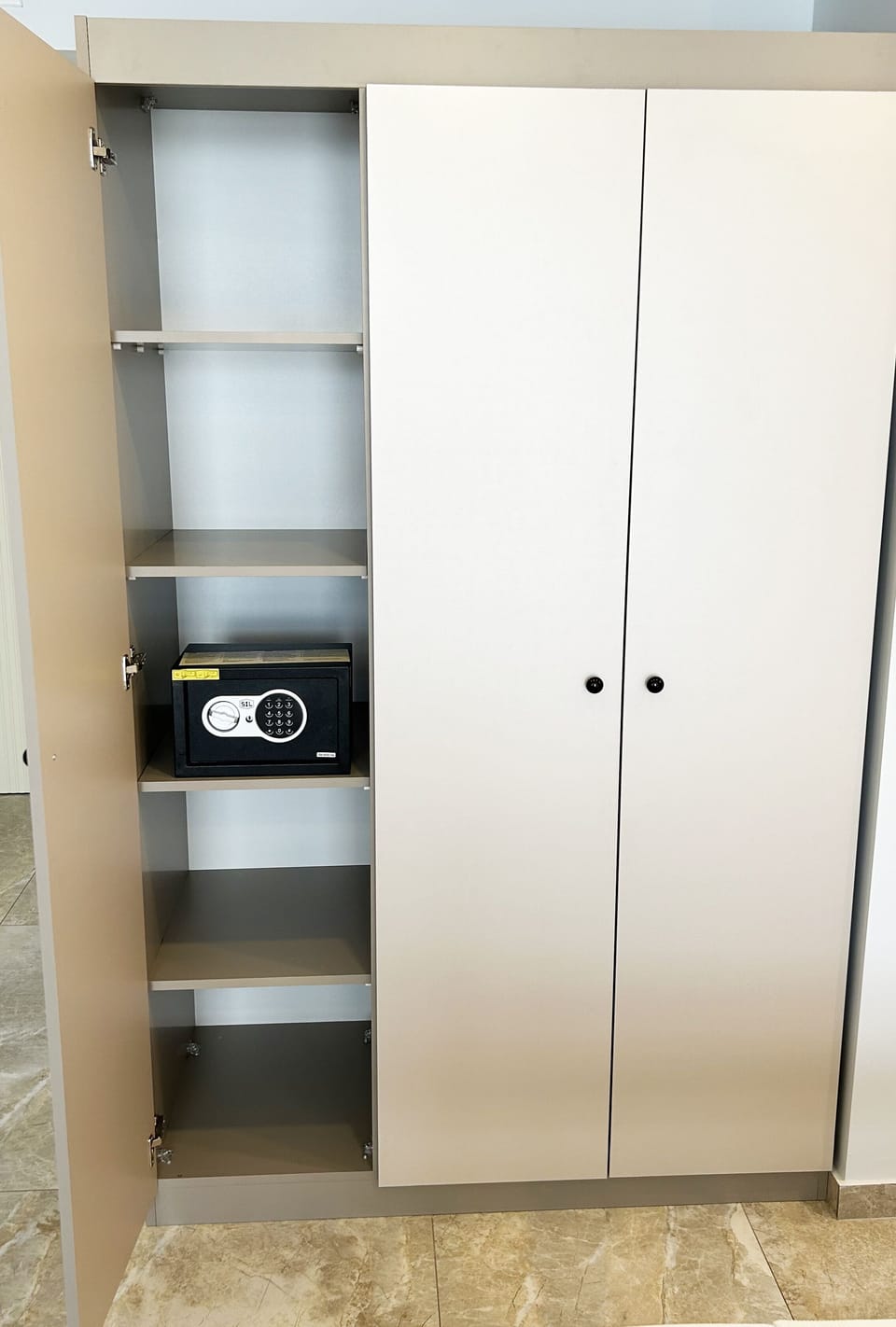 In-room safe, soundproofing, iron/ironing board, free WiFi