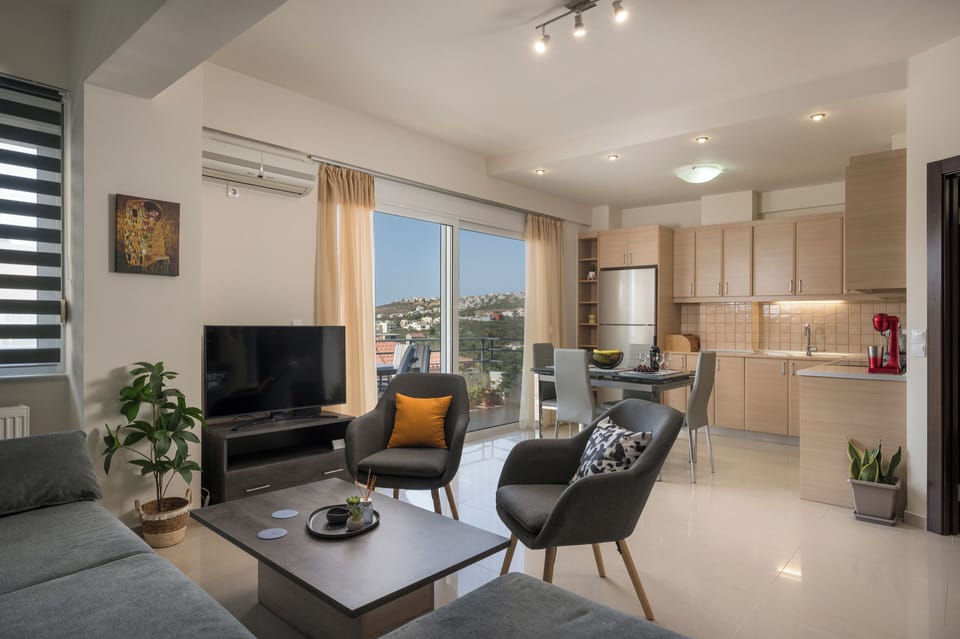 Apartment | Living area | 43-inch Smart TV with cable channels