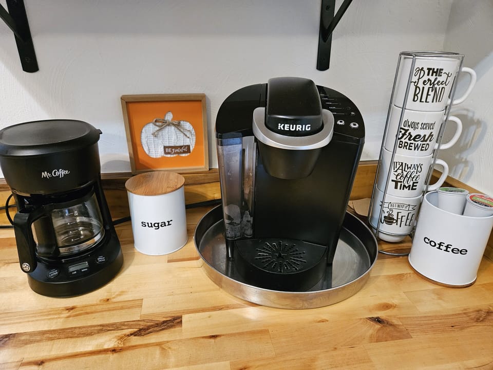 Mr. Coffee pot and Kuerig ~ a few K cups provided to get you started