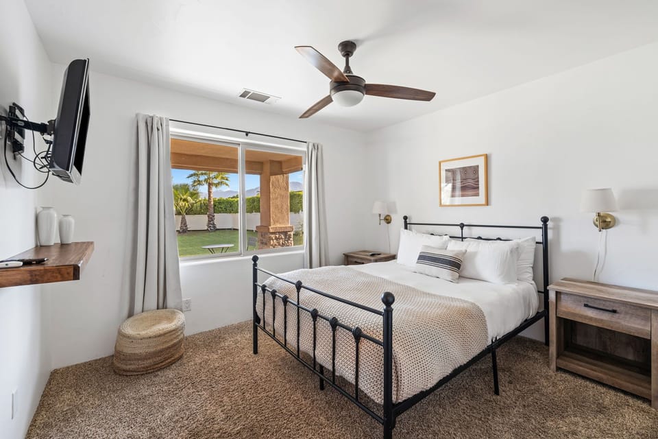 Detached Casita Room 2 - Queen Bed, Sleep 2