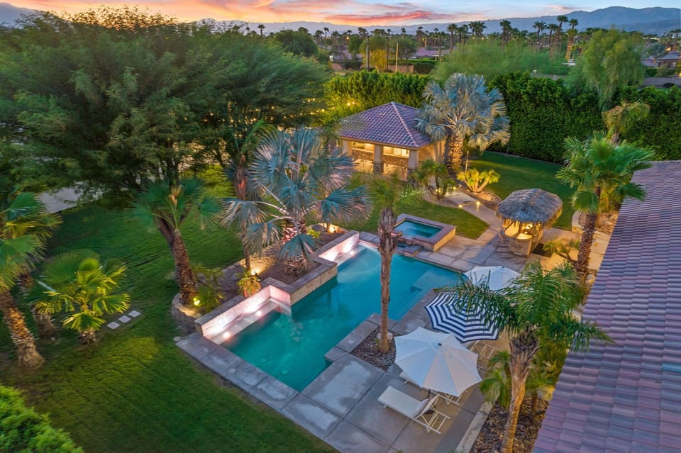 Over 1 acre of emerald green lawns and lush landscaping, endless amenities