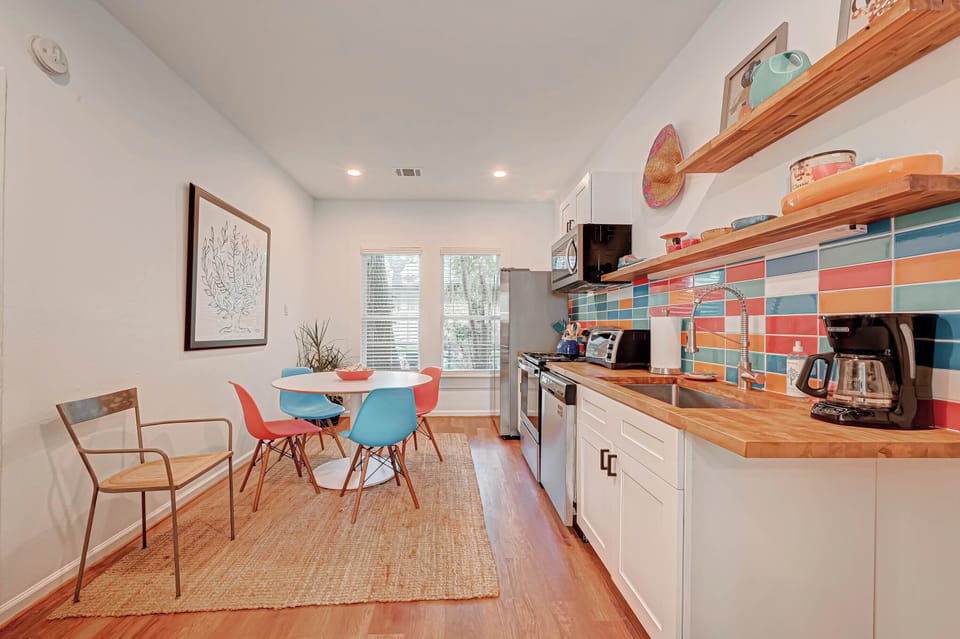 Kitchen with a breakfast table
