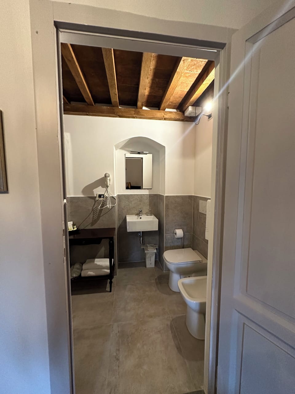 Presidential Suite | Bathroom | Free toiletries, hair dryer, slippers