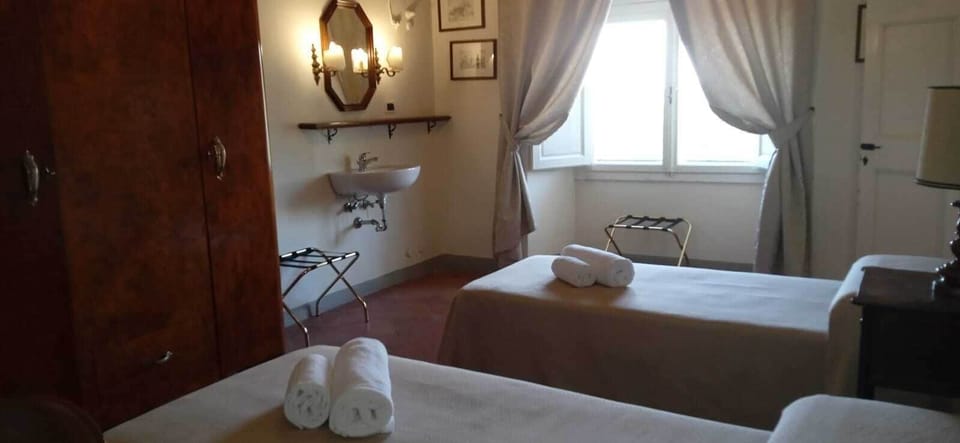 Family Suite | Iron/ironing board, free WiFi