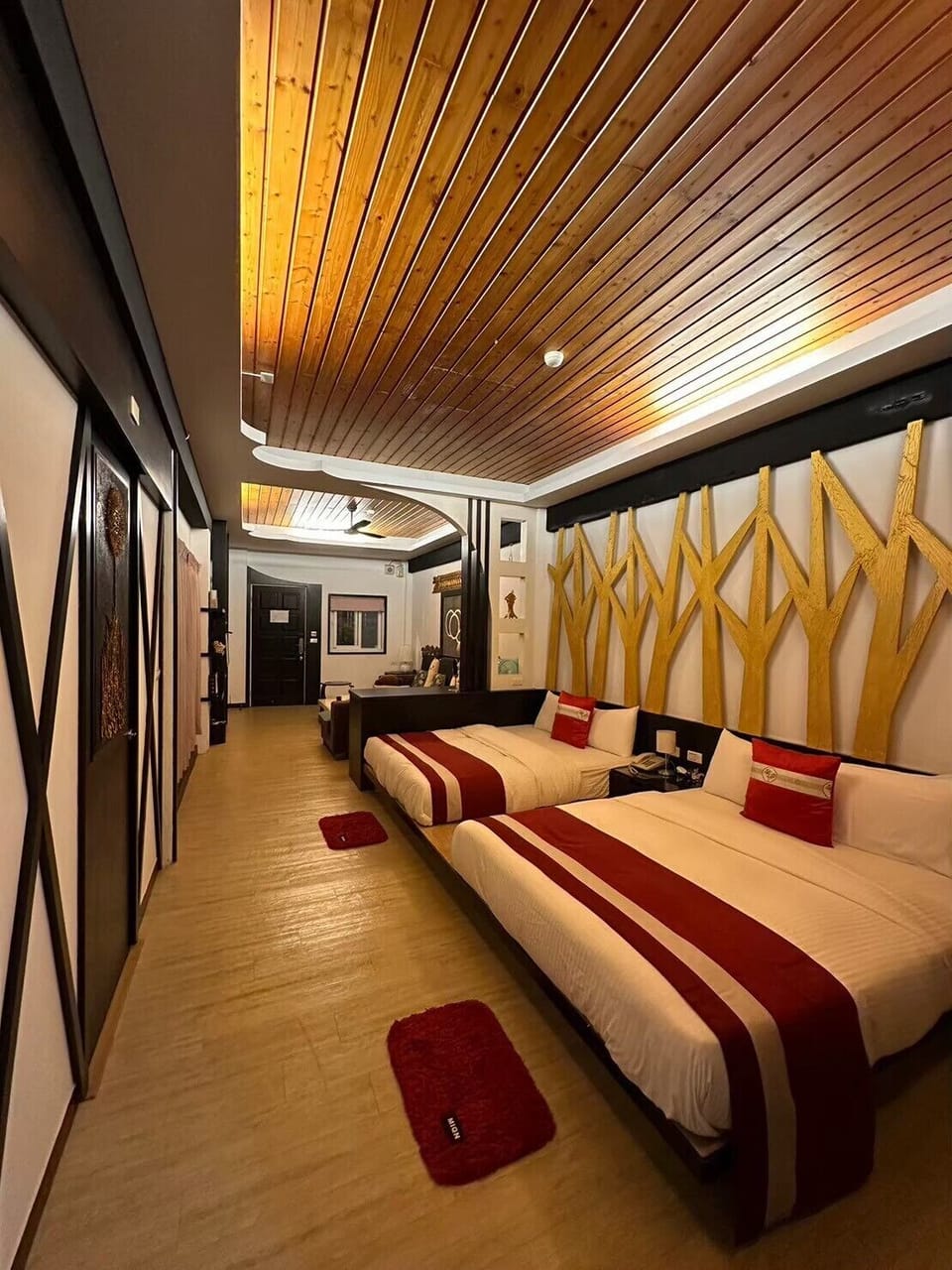 Premium bedding, down comforters, laptop workspace, WiFi (free)