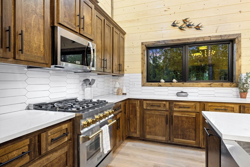 Everything you need to create culinary masterpieces in a fully equipped kitchen.
