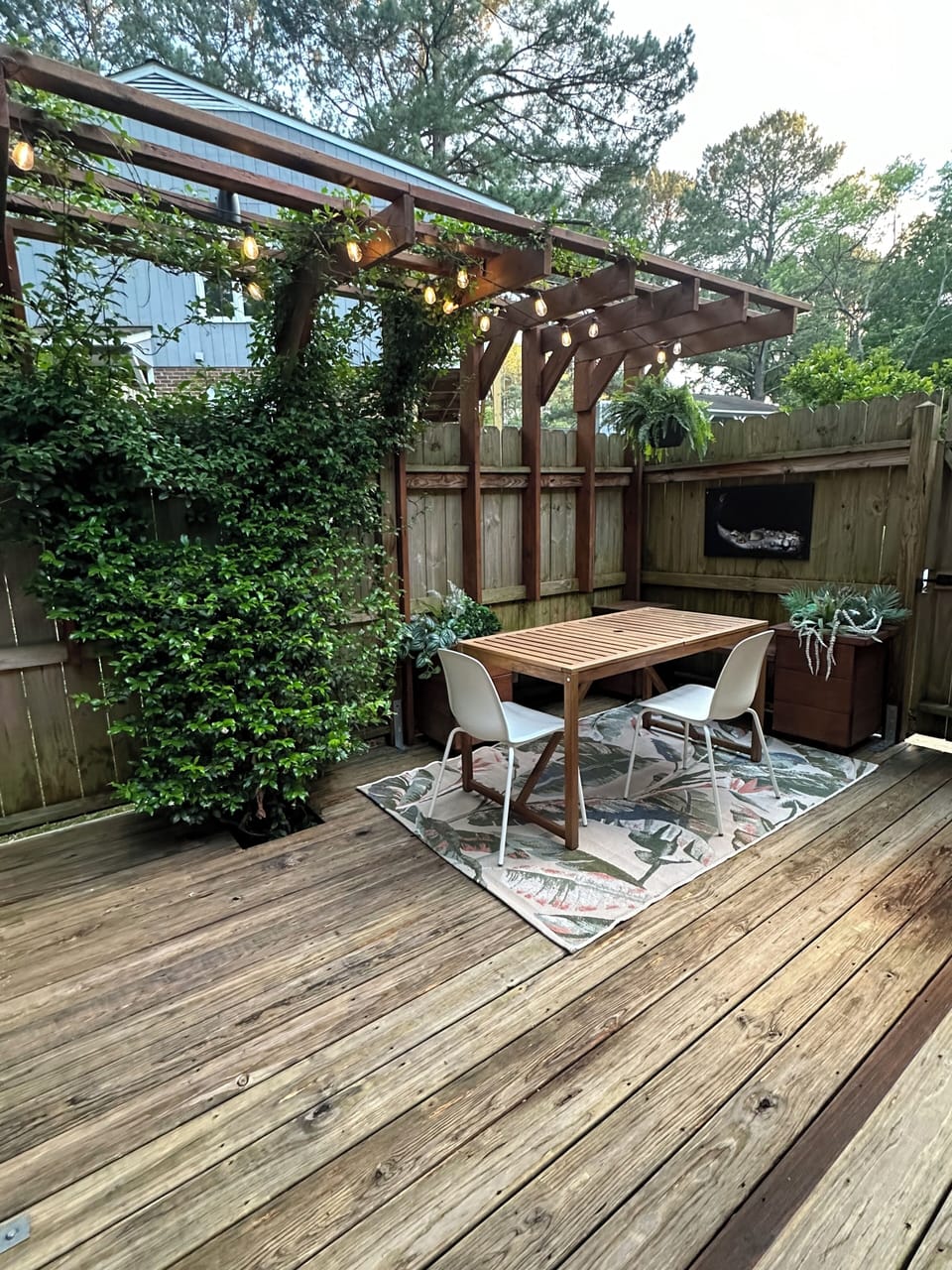 Outdoor dining