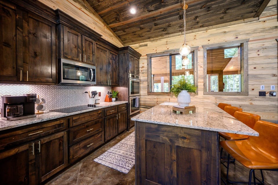 Fully equipped kitchen.