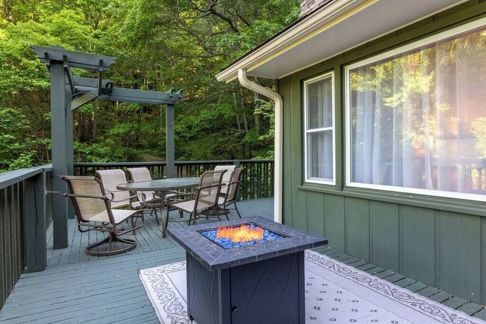 Spacious Front Deck offers Fire Table & relaxing outdoor Dining areas