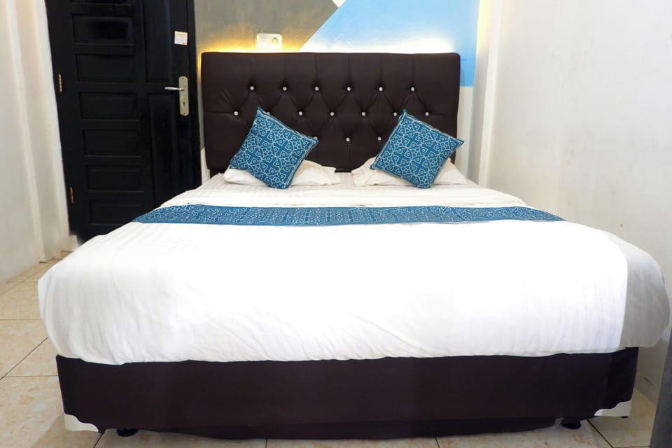 Standard Room | Desk