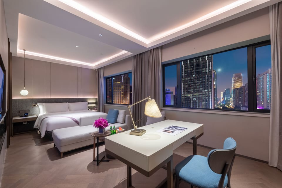 Executive Suite | Down comforters, minibar (some free items), in-room safe