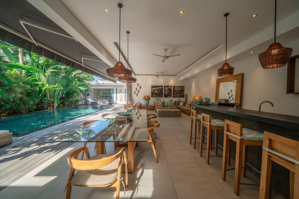 Luxury Villa | Dining room