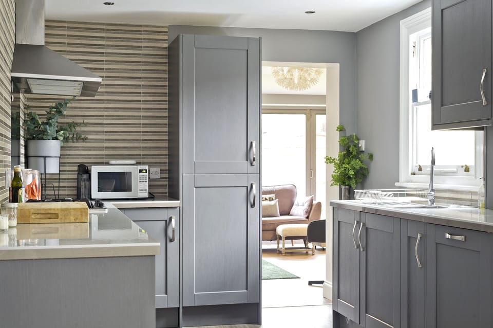 Apartment (2 Bedrooms) | Private kitchen | Fridge, microwave, oven, stovetop