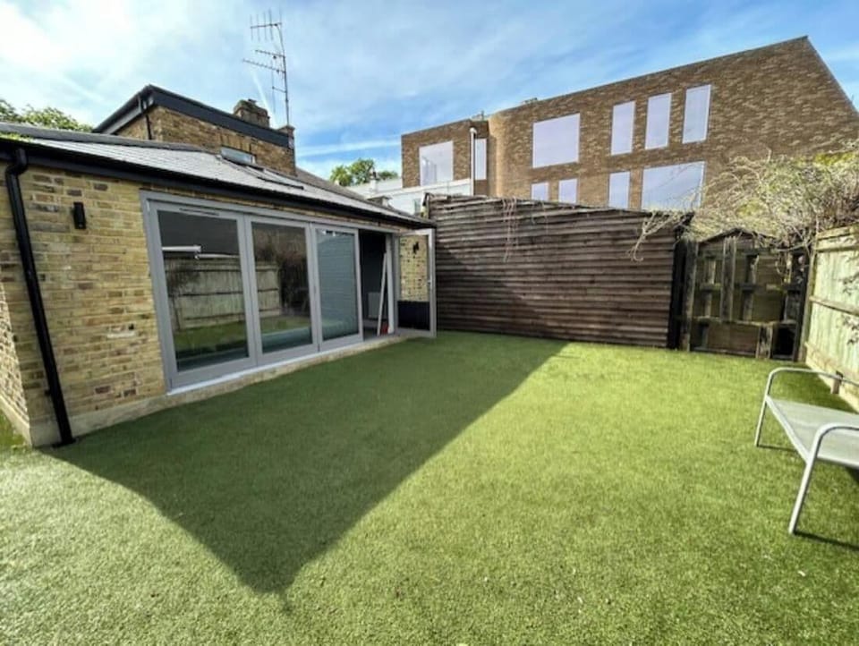 Apartment (2 Bedrooms) | Garden