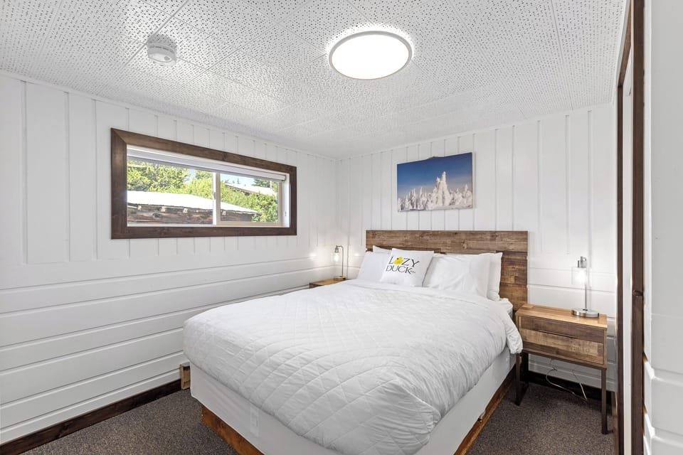 Private bedroom with queen size bed