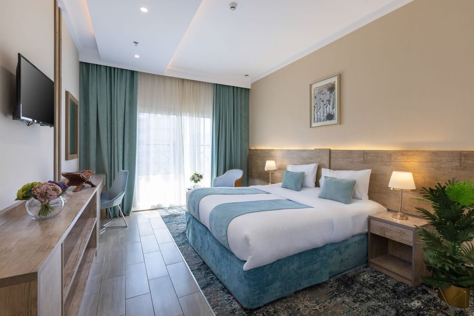 In-room safe, blackout drapes, soundproofing, WiFi (free)