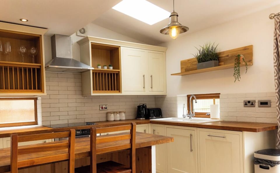 Open plan kitchen (1)