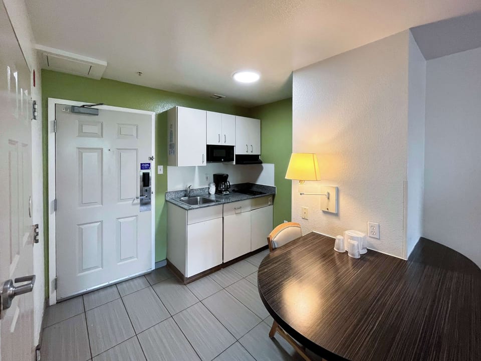 Full-size fridge, microwave, stovetop, cookware/dishes/utensils