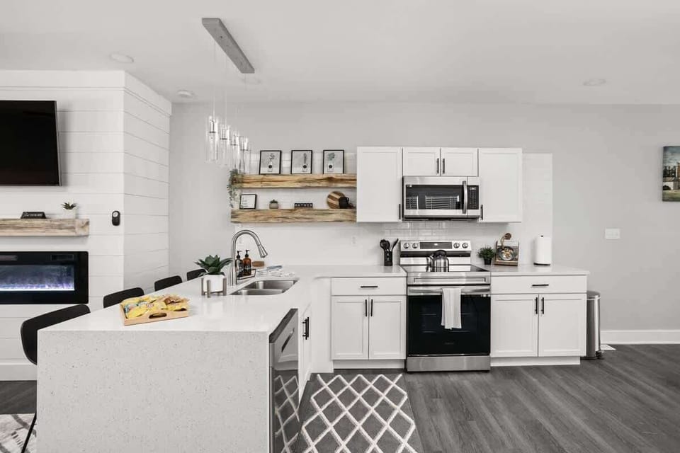 Kitchen: Modern kitchen space with sleek appliances, stylish decor, and inviting natural light!