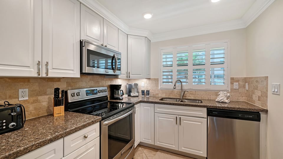 Full kitchen