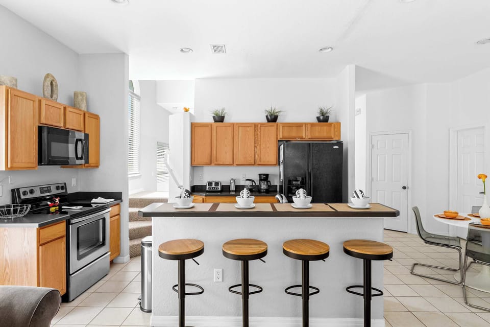 House, Multiple Beds, Pool Access, Garden View (Great Escape to Marbella South) | Private kitchen | Fridge, microwave, oven, stovetop