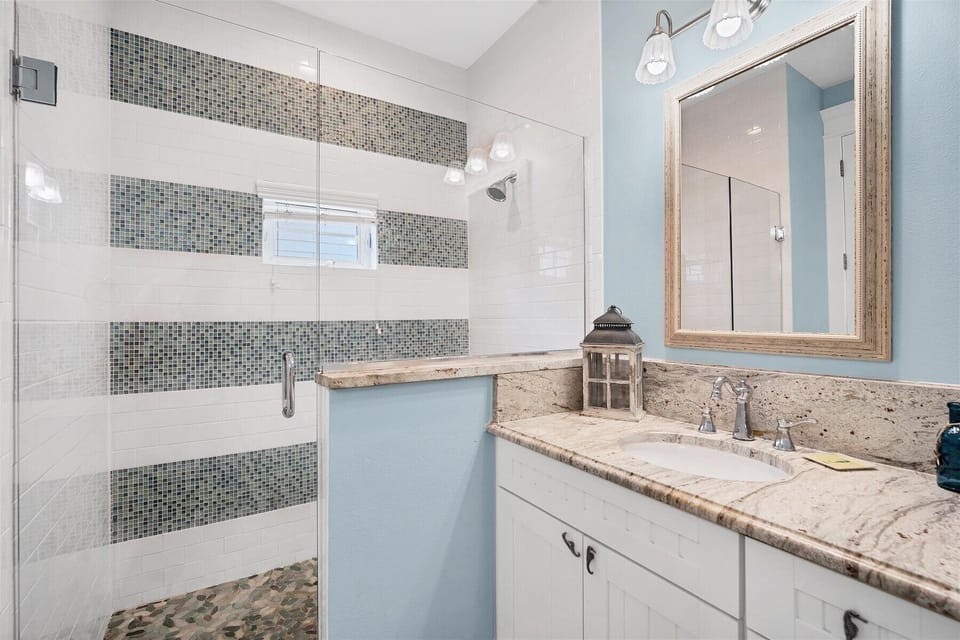 Bathroom Bright and great lighting