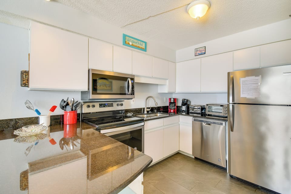 Kitchen | Equipped w/ Cooking Essentials