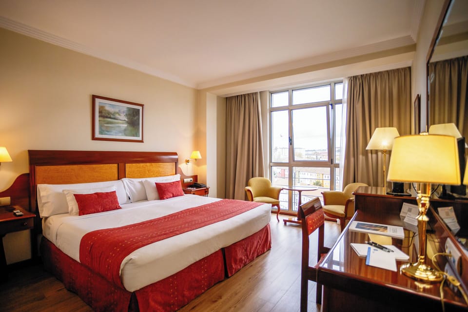 Double Single Use | Minibar, in-room safe, desk, blackout drapes