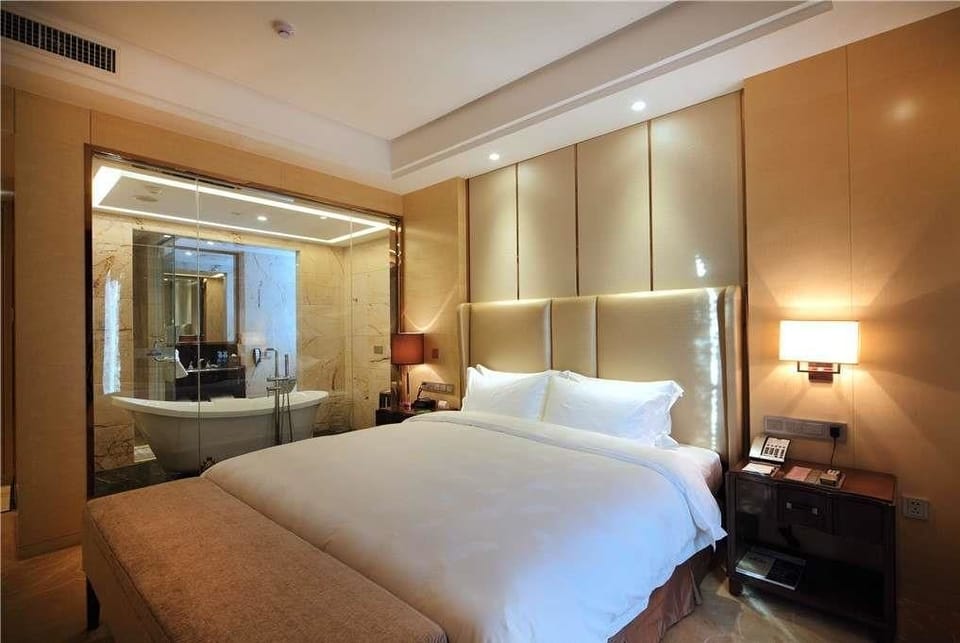 Minibar, in-room safe, desk, iron/ironing board