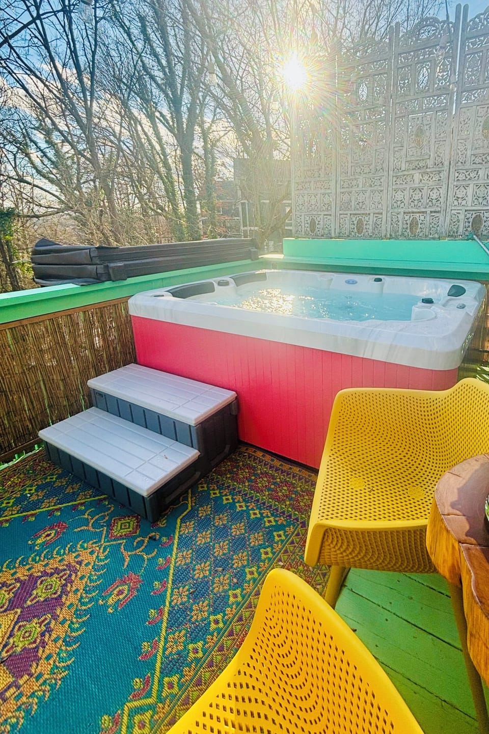 Outdoor spa tub