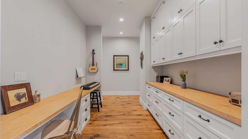 House (5 Bedrooms) | Interior